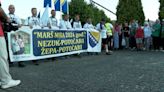 Thousands of Bosnians commemorate Srebrenica victims with peace march