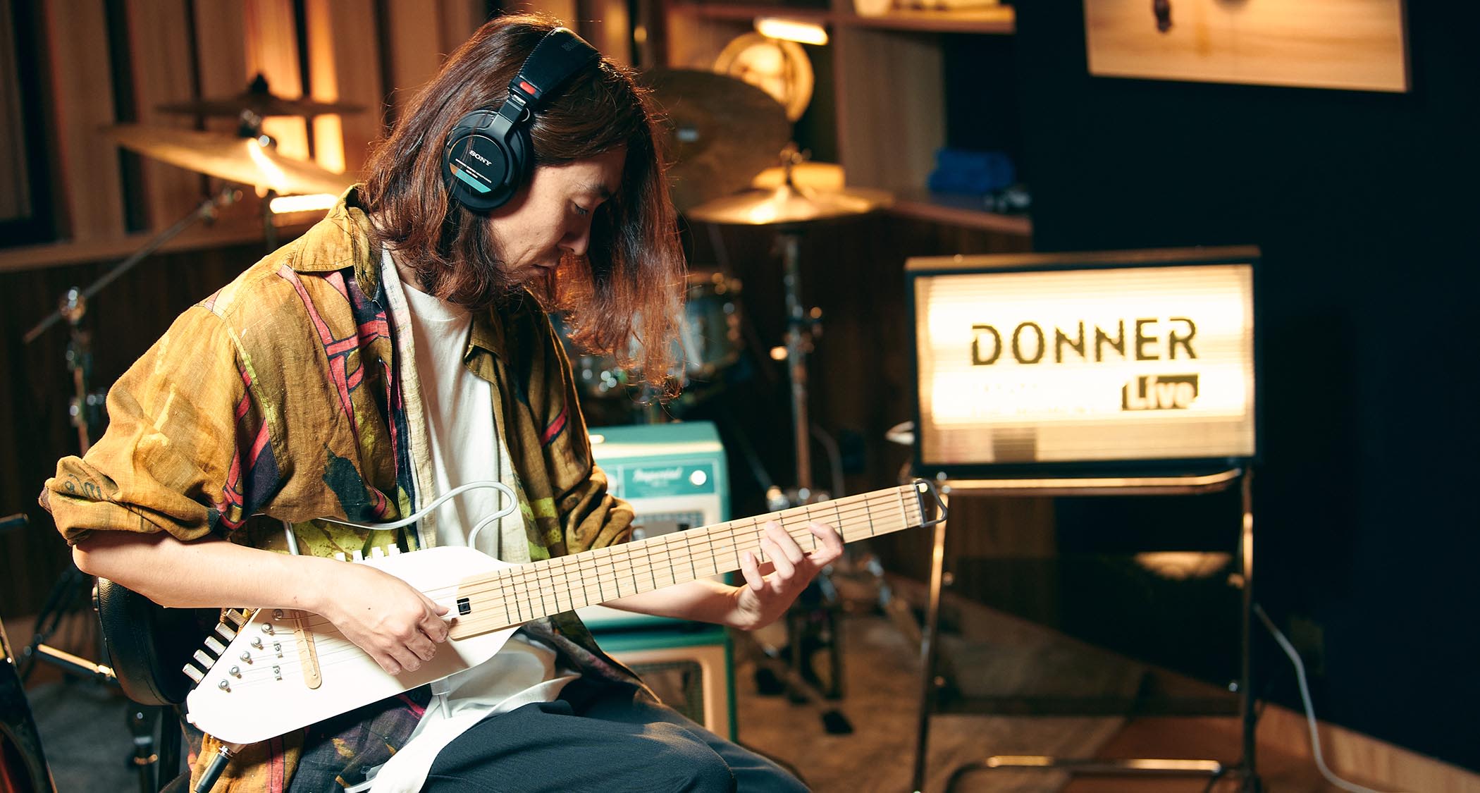 Donner’s Hush I-Pro is a travel guitar for the 21st-century, with FX, IRs and features galore