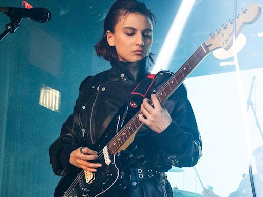 Meet Heartworms, the six-string experimentalist who went from busking for rent to playing the Royal Albert Hall with St. Vincent