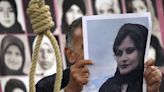 一個22歲女子的死亡，一場動搖國本的「頭巾戰爭」！學者：伊朗政府讓步是最好解方