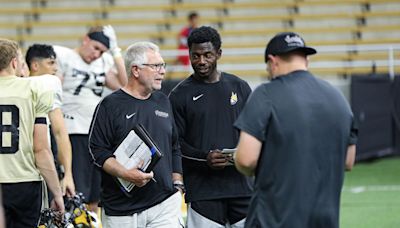 'Whatever it takes': Coach Jason Eck brings in former mentor John Stiegelmeier to inspire his Idaho Vandals football team