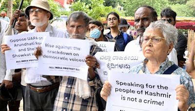Move to prosecute Arundhati Roy, Sheikh Showkat Hussain under UAPA slammed