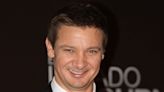 Captan rescate aéreo del actor Jeremy Renner tras accidente en EU