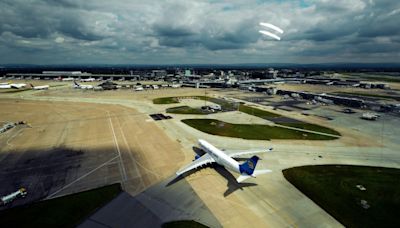 Power cut causes flight chaos at UK's Manchester airport