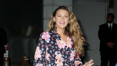 Blake Lively dévoile un incroyable jean à découpes fleuries à plus 17 000 €