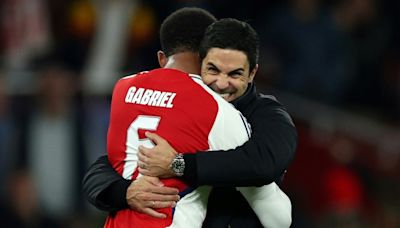 El Arsenal doblega al PSG en una noche de Champions marcada por las goleadas