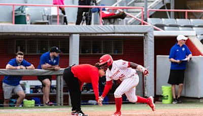 A look back at Houston softball's mid-week win over Sam Houston - The Cougar