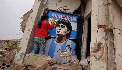 Un muralista sirio adoptó la figura de Diego Maradona como símbolo de resistencia