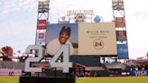 Fans welcomed to Oracle Park to pay respects to Willie Mays