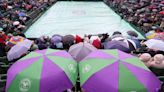 En Wimbledon están preocupadísimos por la lluvia y barajan tomar una medida extrema: jugar bajo techo y ¿sobre cemento?