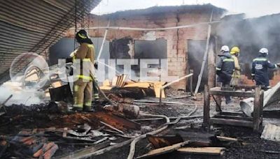 Una madre y su hijo fallecen en el incendio de una carpintería en el Plan Tres Mil