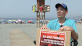 Un enfermo de esclerosis múltiple logra que una playa de Granada sea accesible tras recoger 35.000 firmas