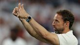 Pfiffe und fliegende Becher: Southgate in der Kritik