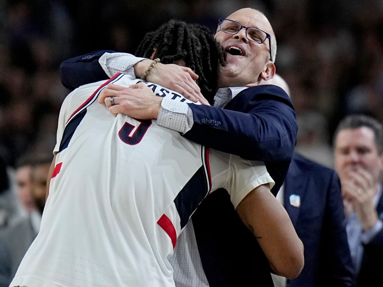 UConn’s Dan Hurley set to meet with Lakers’ brass as team ‘would love to get a deal wrapped up this weekend’