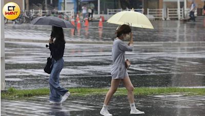 台中雨彈開炸…2路段水淹輪胎高 3區域列「淹水二級警戒」