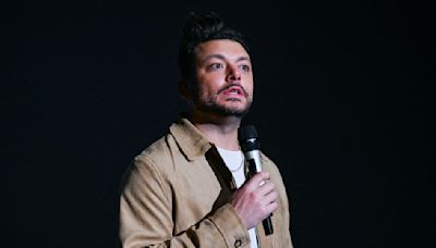 "Elle n'est pas ouf" : Kev Adams balance sur sa statue au Musée Grévin !