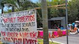 Madres Buscadoras bloquean zona hotelera de Cancún