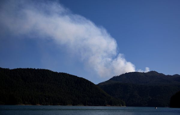 Oregon wildfires close these popular camping, hiking spots in Cascade Mountains