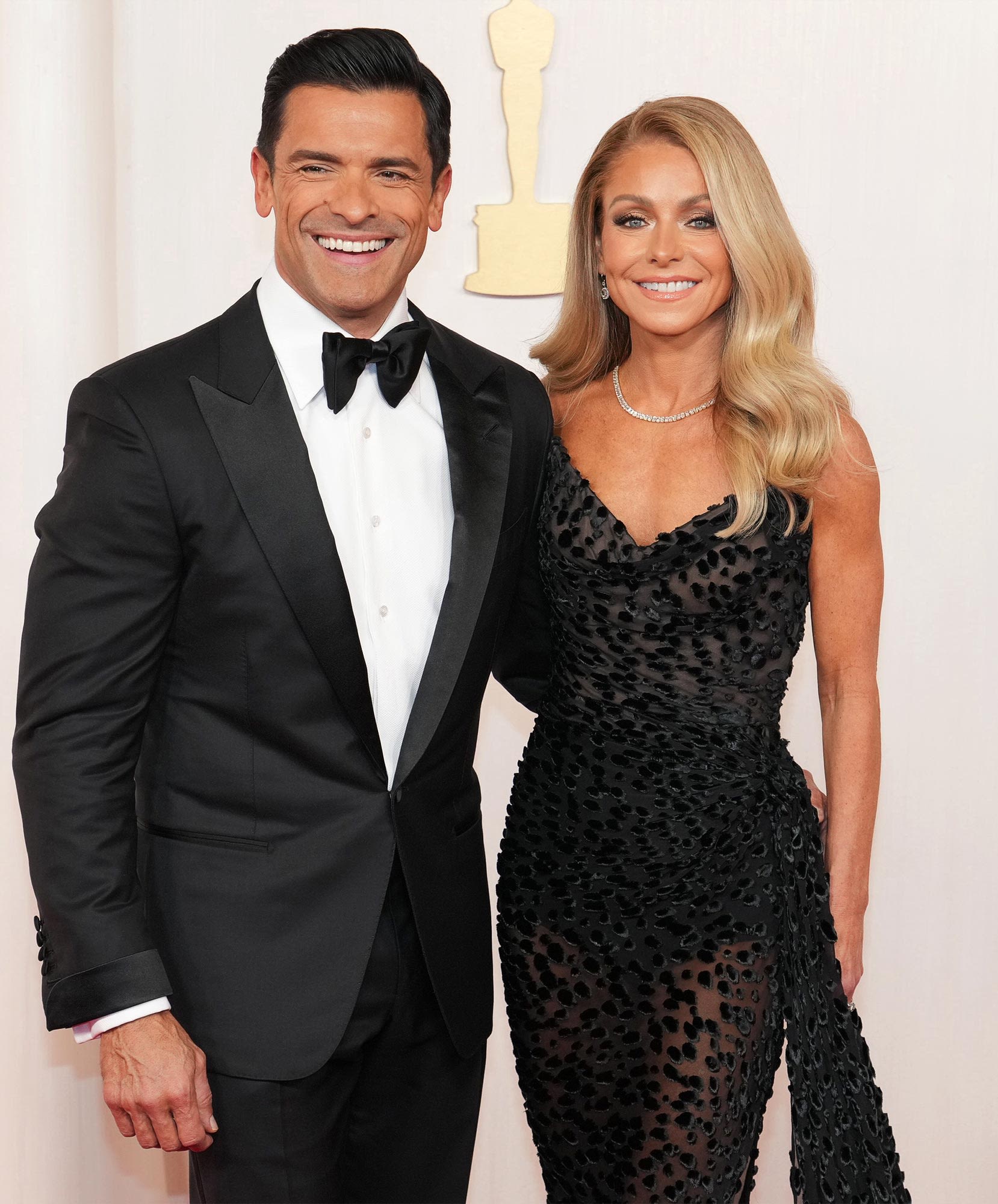 Kelly Ripa and Mark Consuelos Celebrate Their Love on 28th Anniversary