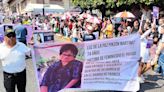 Grupos feministas de Teziutlán protestan en desfile de la batalla de Puebla contra feminicidios