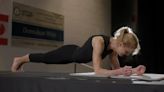 Una mujer rompió el récord Guinness de plancha abdominal a los 58 años