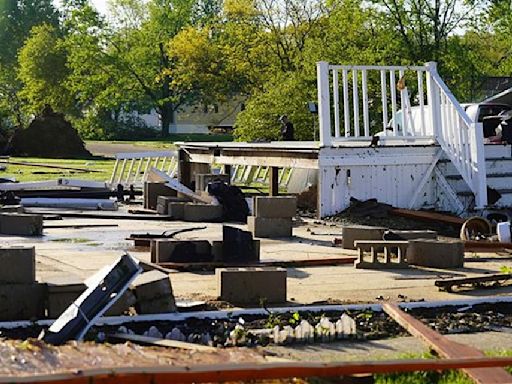 3 tornadoes confirmed in Michigan, 1 man killed in Tennessee as severe storms cross central US