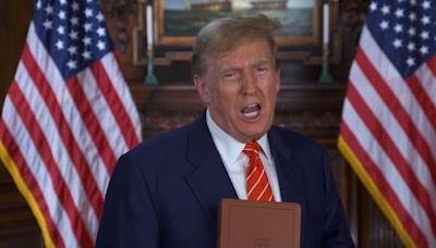 Donald Trump vende biblias a 60 dólares para pagar sus millonarias multas