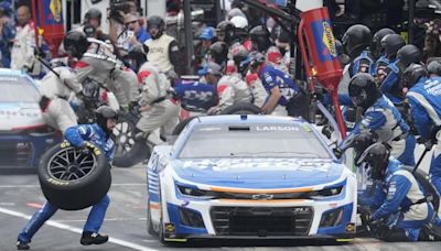 Kyle Larson races to his 1st Brickyard 400 victory, making a late charge through the field