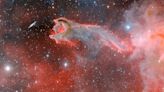 Las imágenes de la “Mano de Dios” atravesando el cosmos captadas por los astrónomos