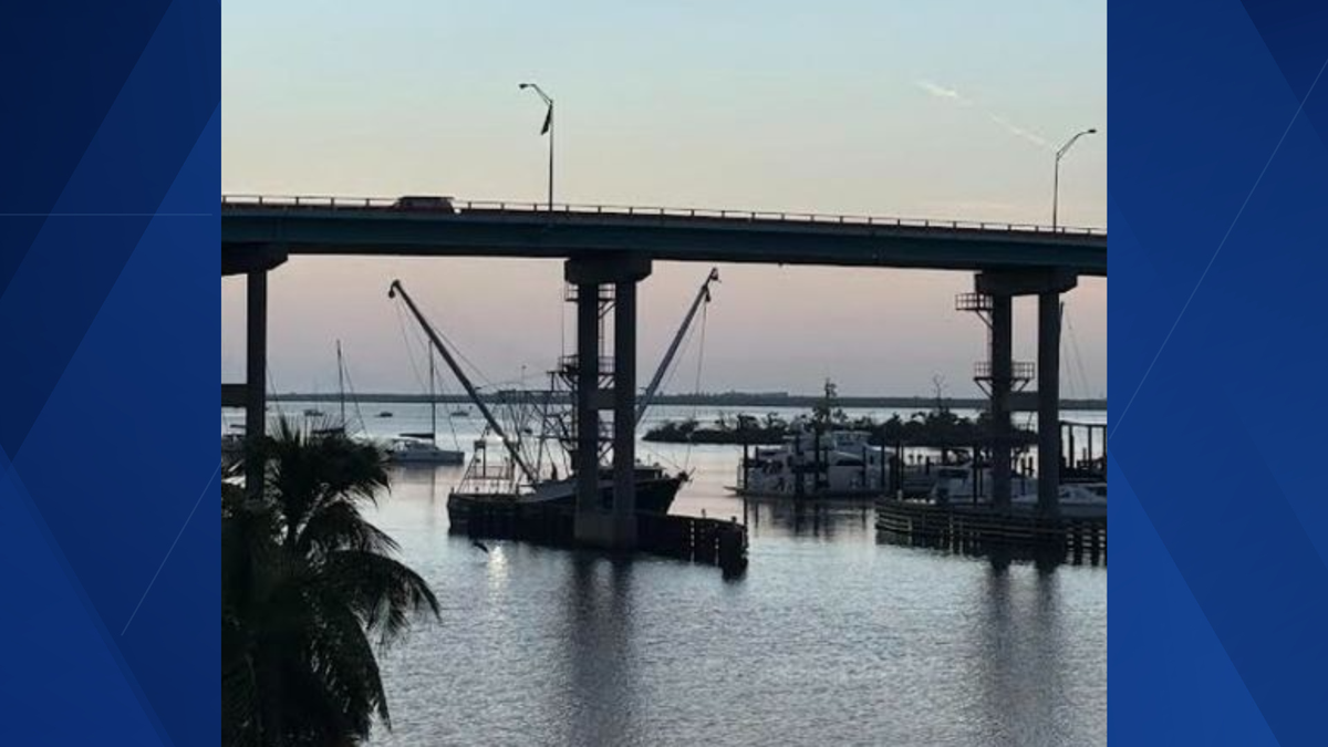 Same shrimp boat strikes Fort Myers Beach's Matanzas Pass Bridge second day in a row