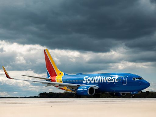 Southwest Airlines Cuts Revenue Estimate on Complex Environment