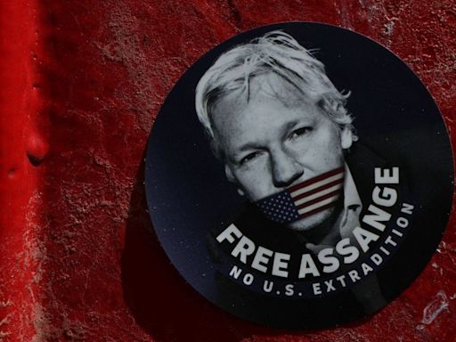 Tribunal britânico autoriza Julian Assange a recorrer contra extradição aos EUA