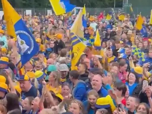 'Goosebumps' - Clare GAA fans sing hearts out during All-Ireland homecoming