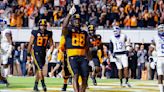 Hyatt's 2 TDs lead No. 3 Tennessee over No. 19 Kentucky 44-6