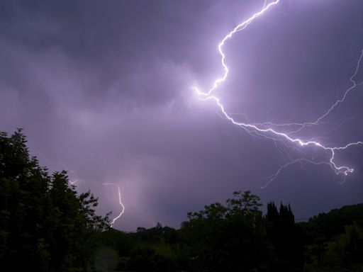 Überflutete Straßen und Erdrutsche: Unwetter mit Starkregen treffen Deutschland