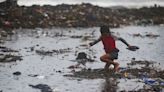 Toneladas de basura aparecen en las playas de El Salvador tras las lluvias torrenciales