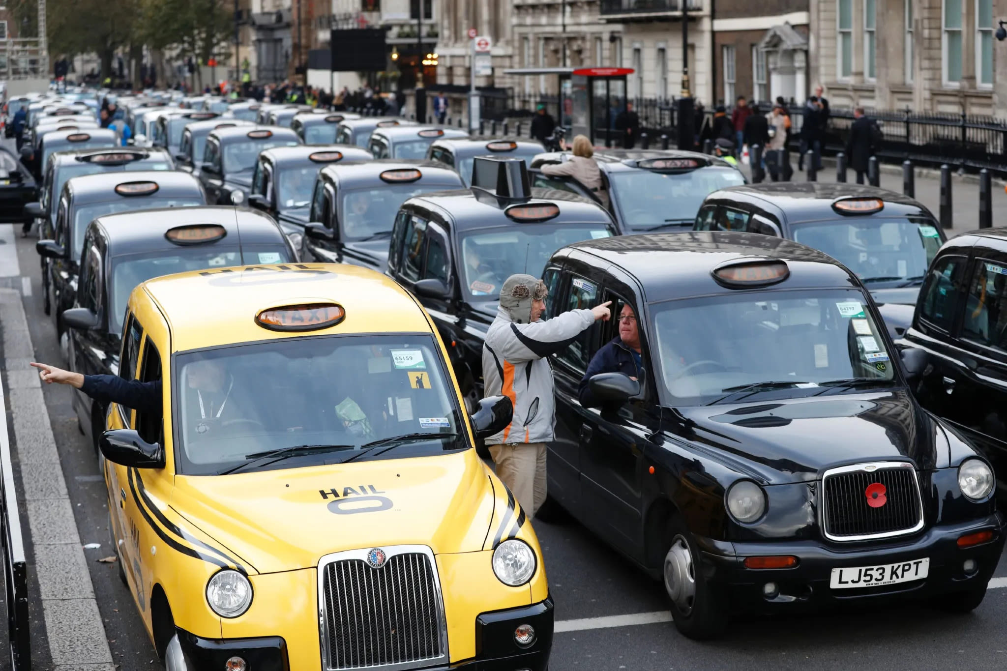 Uber faces a 9-figure lawsuit that could net London taxi drivers $31,000 each