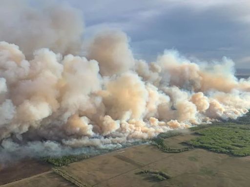 La temporada de incendios en Canadá se recrudece y envía humo nocivo a los Estados Unidos