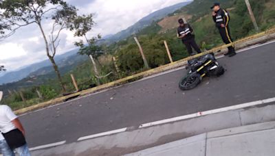 Guarda de seguridad muere en accidente en moto por la vía Chinchiná - El Trébol