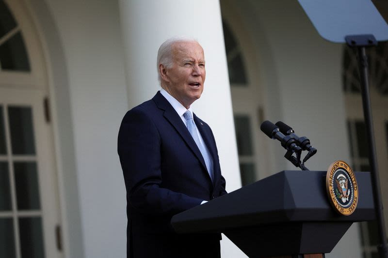 Biden reaches out to Republican leaders for support of border bill