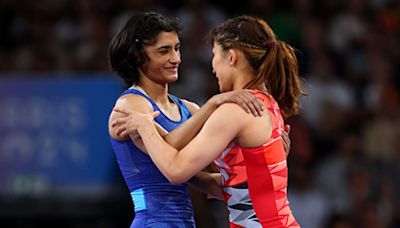 'I'm sorry and frustrated that I committed a betrayal': Japan wrestler whose 82-match winning streak was ended by Vinesh Phogat apologises to fans