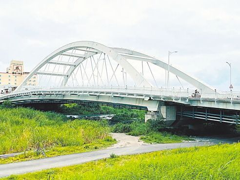 台東 新豐里橋落漆 廠商挨批急修復 - 地方新聞