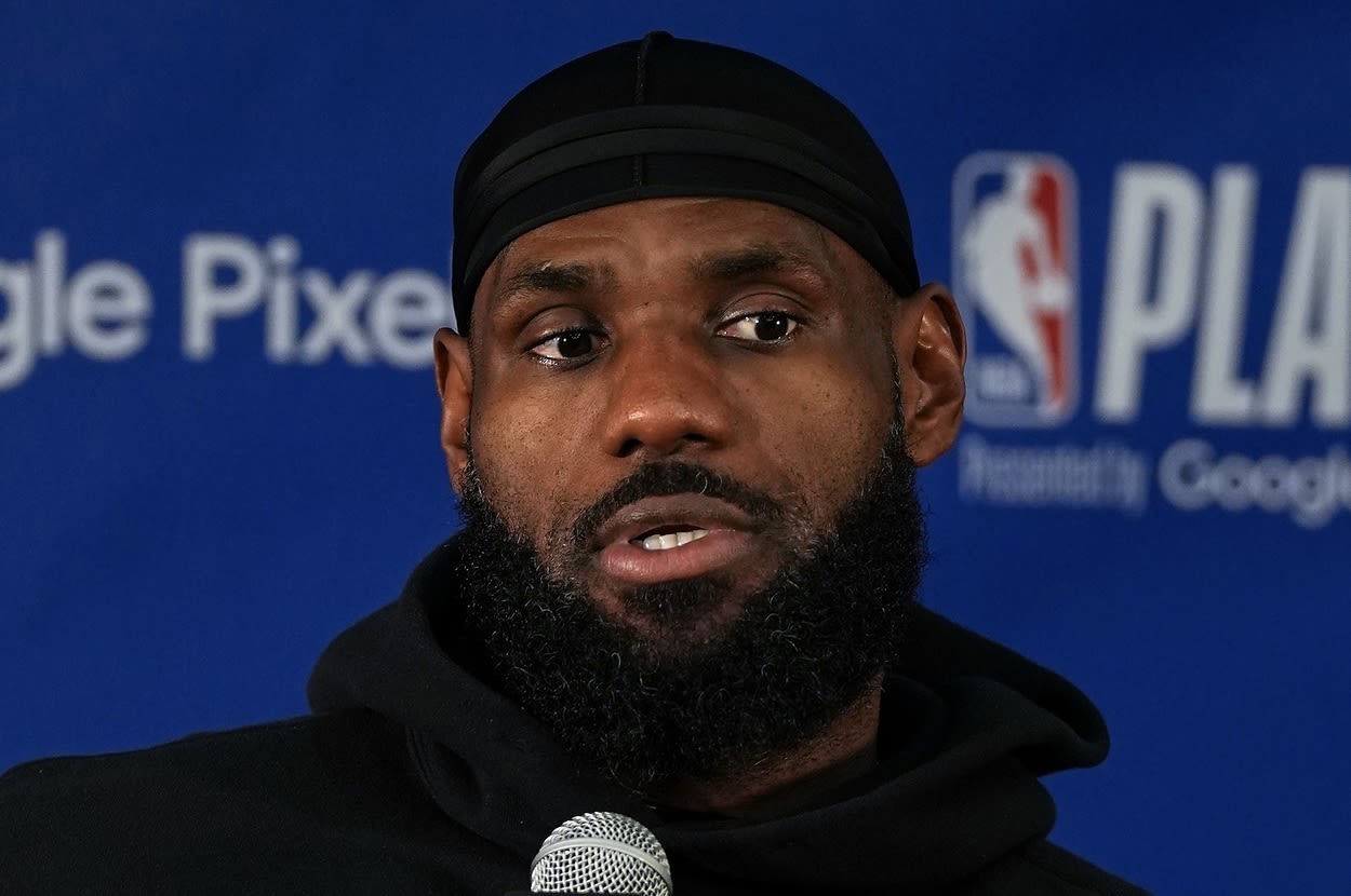 Racist Artwork Comparing LeBron James to Monkey Displayed in School Gym Prompts Investigation