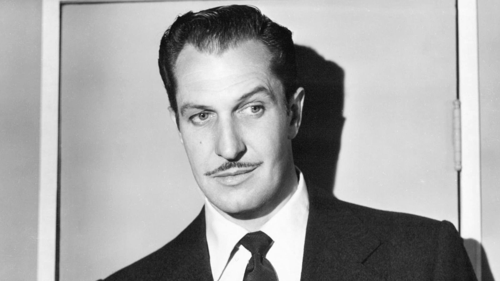 Vincent Price's Favorite 4-Blend Iced Tea Was A Bold Refreshment