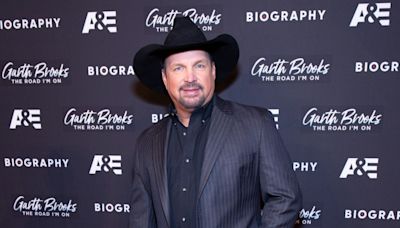 Garth Brooks addresses 'elephant in the room' during fan chat