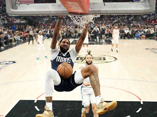 Mavs Benefitting From Derrick Jones Jr. 'Always Fighting' Attitude: 'We're Not Playing Around'