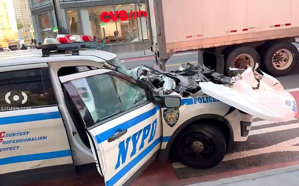 Hell's Kitchen Hiccup: NYPD cruiser slams into big rig, injuring 4 officers - TheTrucker.com