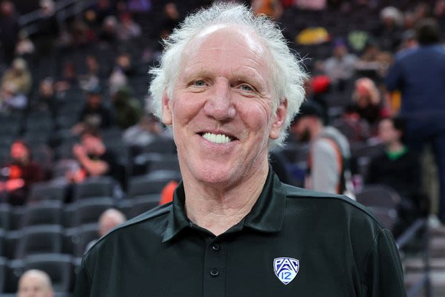 Bill Walton, NBA star and basketball broadcaster, dies at 71