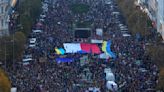 Tens of thousands of Czechs show their support for Ukraine