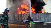 Ucrania dice haber provocado con drones un gran incendio en una instalación petrolera rusa